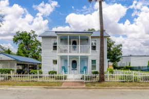 Large Colonial 20 Min from Beach